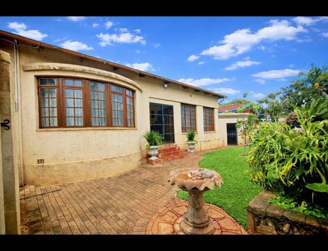 5 BEDROOM HOUSE FOR SALE IN CAPITAL PARK